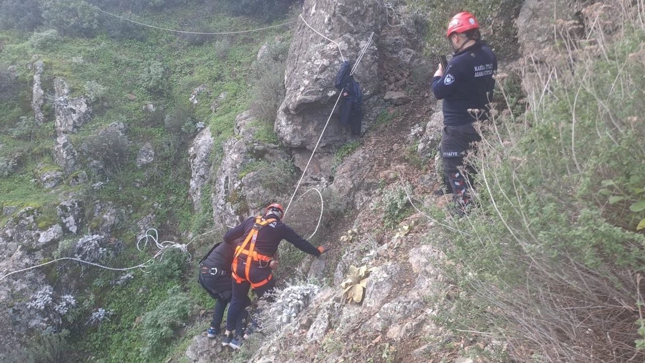 Yunusemre'de Dağda Mahsur Kalan Vatandaş Kurtarıldı