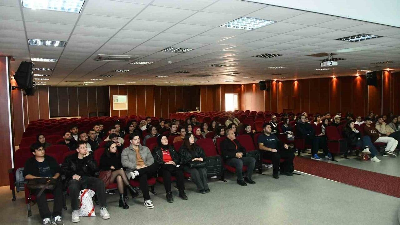 Yurt Dışı ve Kariyer Fırsatları Semineri Düzenlendi