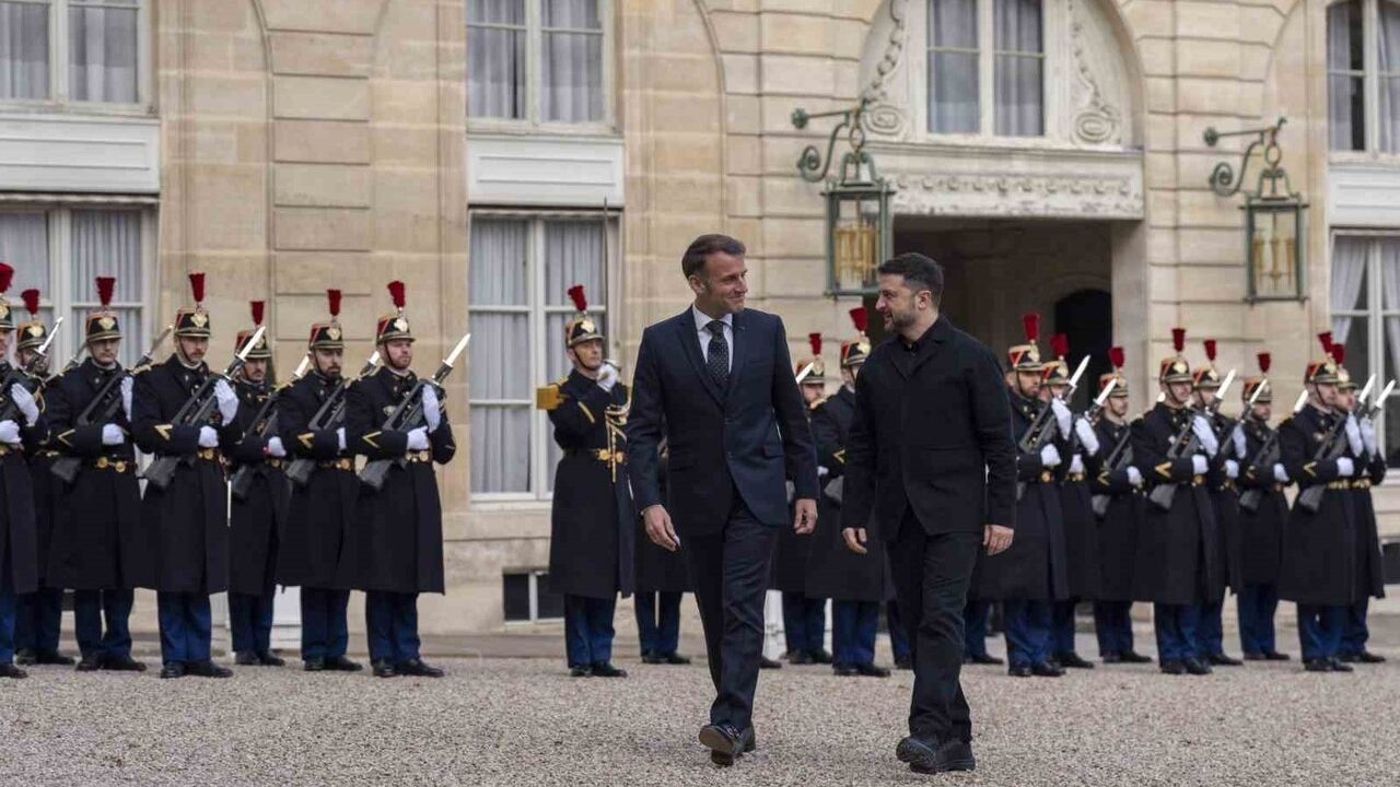 Zelenskiy ve Macron Paris'te Görüştü