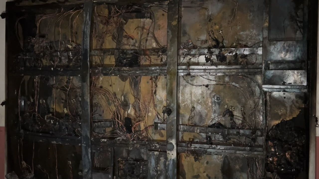 Zeytinburnu'nda Elektrik Panosunda Yangın: 4 Hastaneye Kaldırıldı