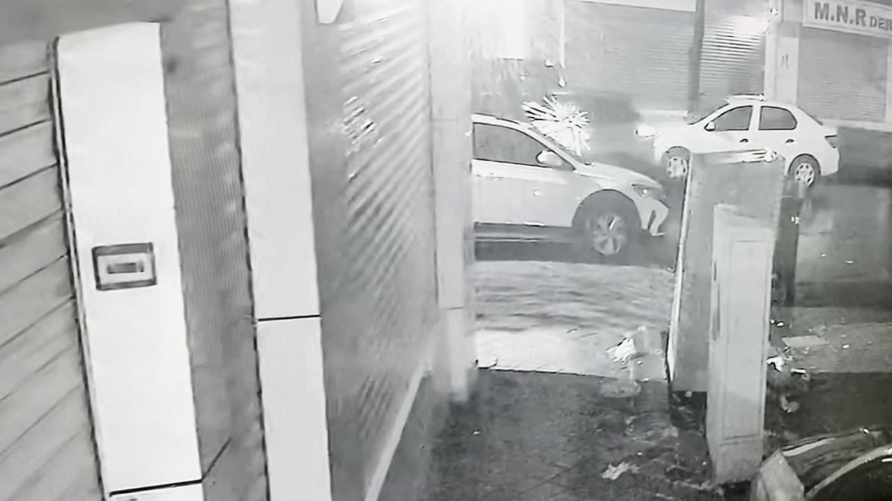 Zeytinburnu'nda Silahlı Saldırı Anları Güvenlik Kamerasında