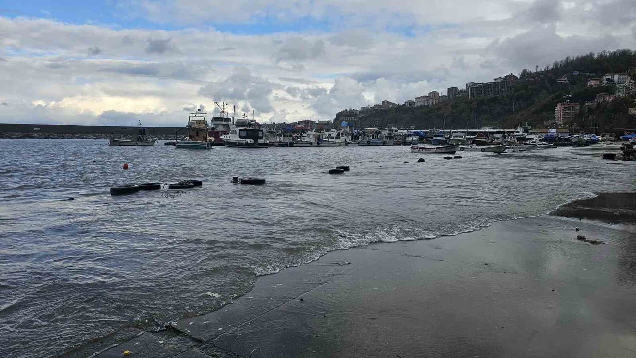 Zonguldak'ta Dev Dalgalar, Kozlu Limanı Su Altında Kaldı