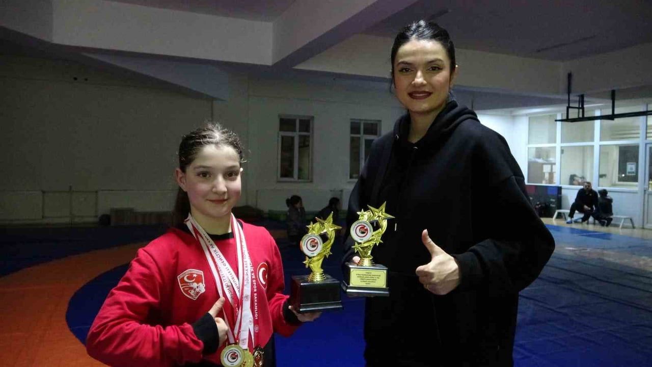 10 Yaşındaki Asya Örnek Türkiye Şampiyonu Oldu