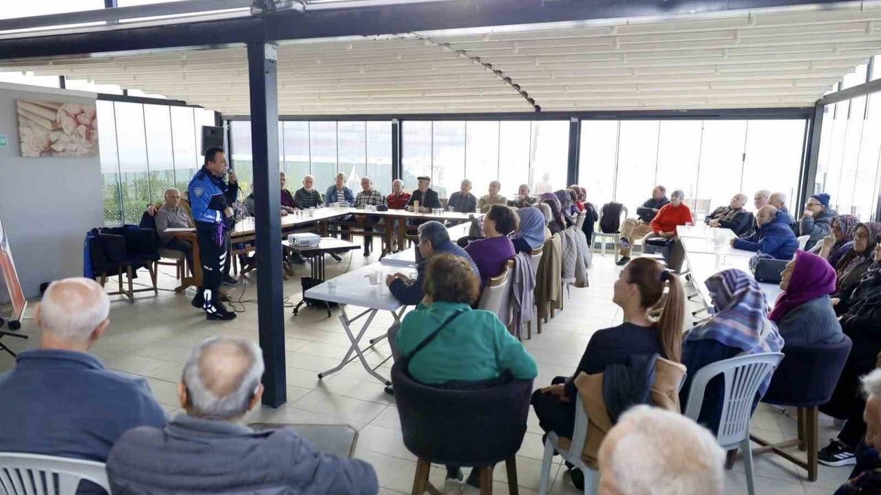 60+ Aktif Yaşlanma Kulübü'nde Güvenlik Bilgilendirme Programı Hayata Geçirildi