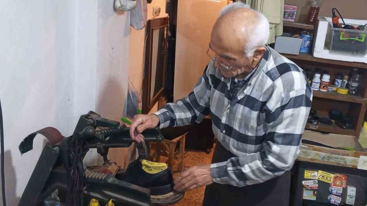 60 Yıldır Ayakkabı Ustası Harun Yüksektepe, Geleneği Yaşatıyor