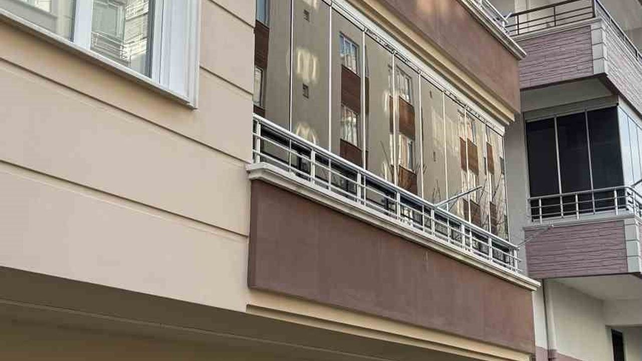 70 Yaşındaki Kadın Balkondan Düşerek Hayatını Kaybetti