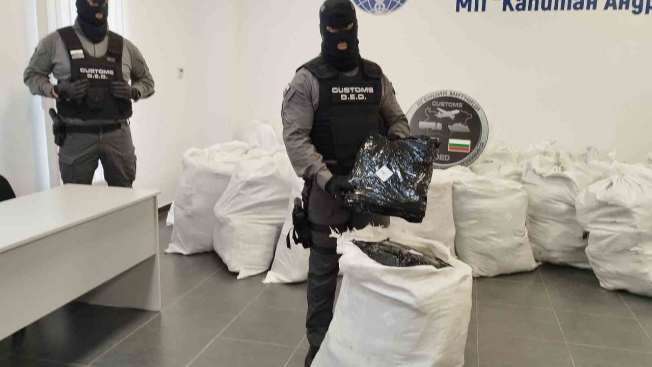 739 Kilo Esrar Sınırda Ele Geçirildi