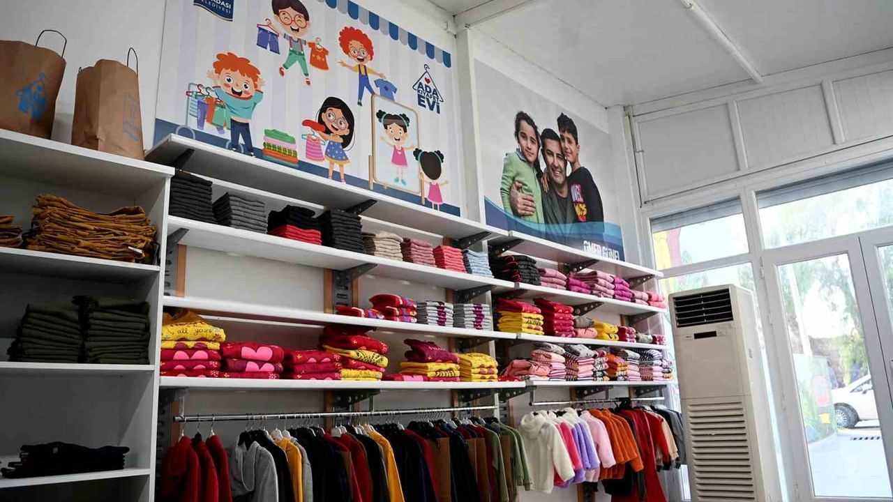 Ada Kıyafet Evi: 272 Çocuğa Mutluluk Dağıtıyor