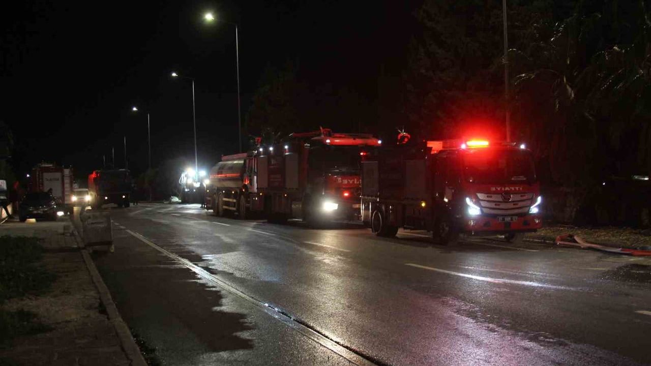 Adana'da Fabrika Yangını: Ekipler Hızla Müdahale Etti