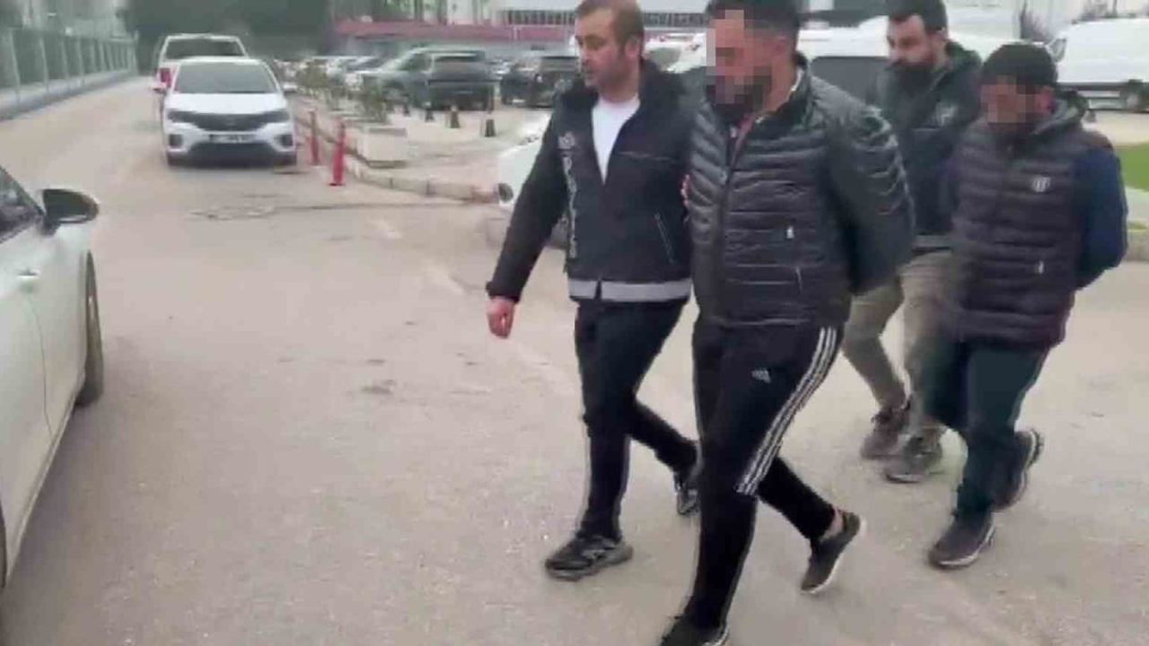 Adana'da Kaçak Sigara Operasyonu: 10 Bin Paket Ele Geçirildi