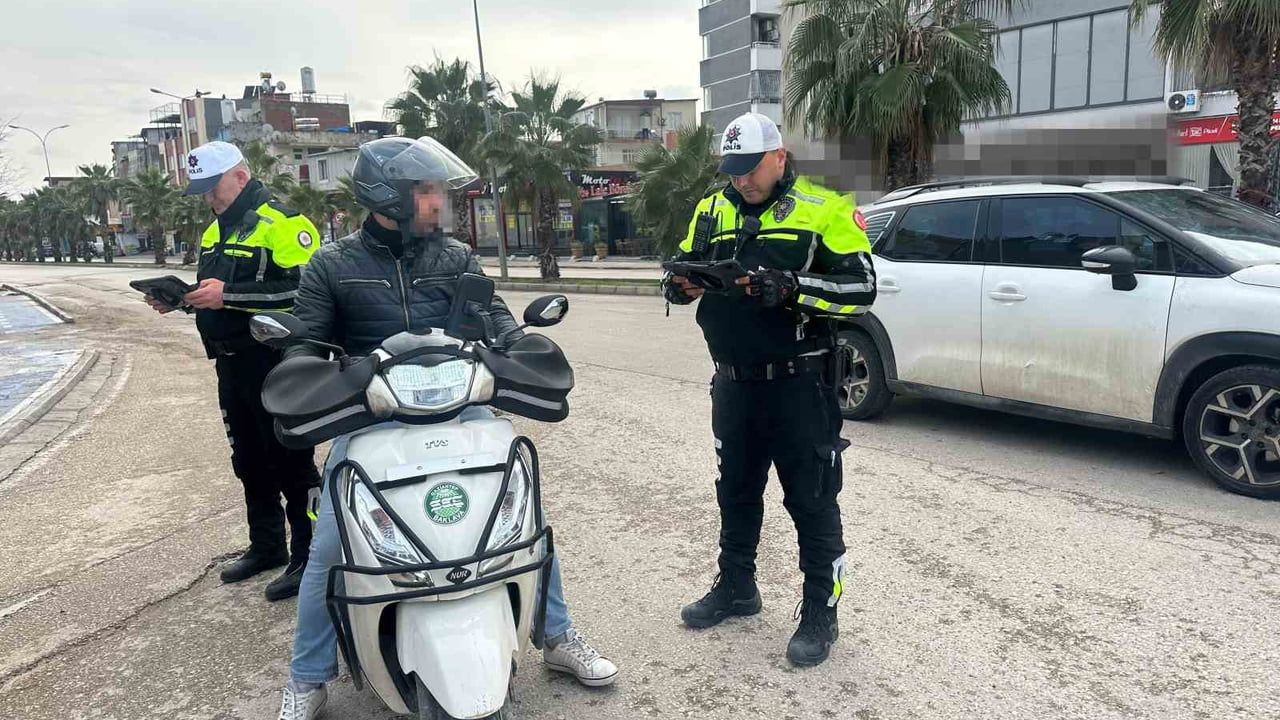 Adana'da Motosiklet Sürücülerine Büyük Ceza