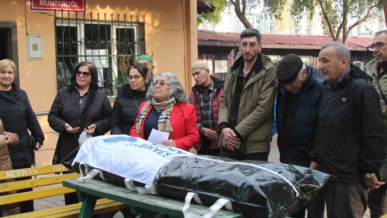 Adana'da Muhtarın İlginç Eylemi: Cenaze Töreni Düzenlendi