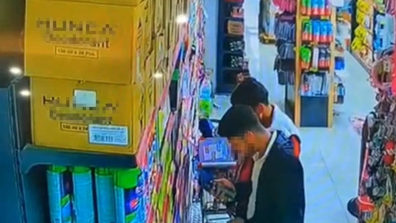 Adana'da Parfüm Hırsızlığı Güvenlik Kamerasına Yansıdı