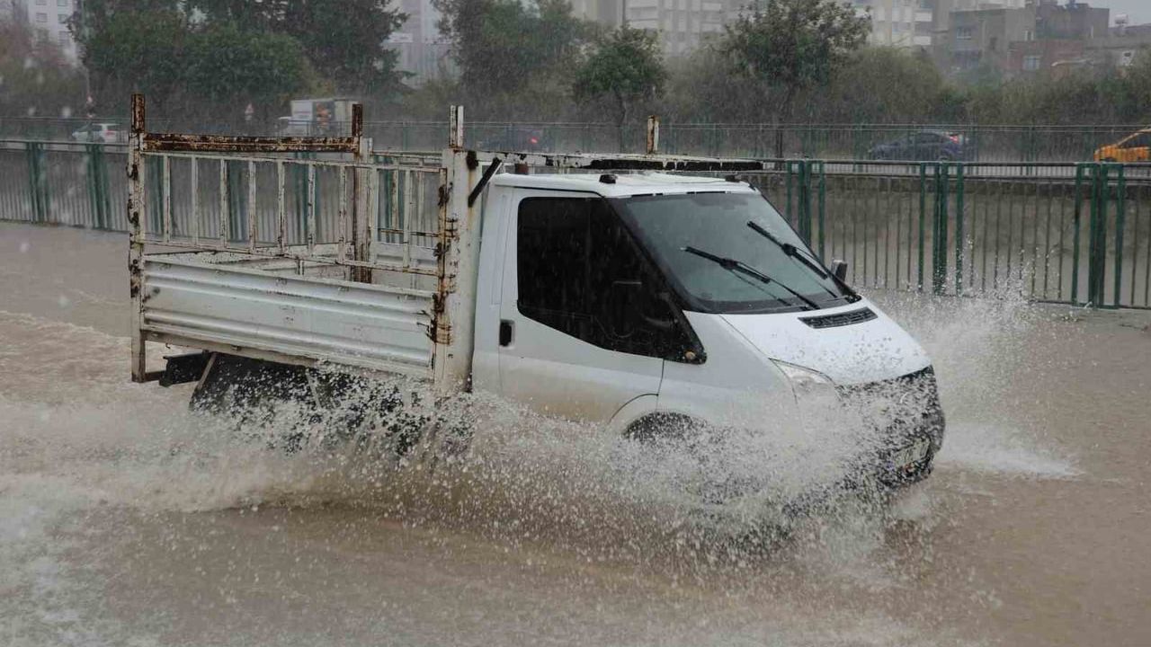 Adana'da Şiddetli Yağışlar Hayatı Olumsuz Etkiledi