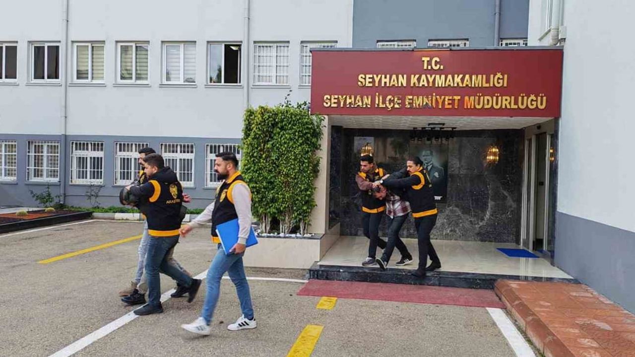 Adana'da Silah ve El Bombası Ele Geçirildi: Dört Kişi Tutuklandı