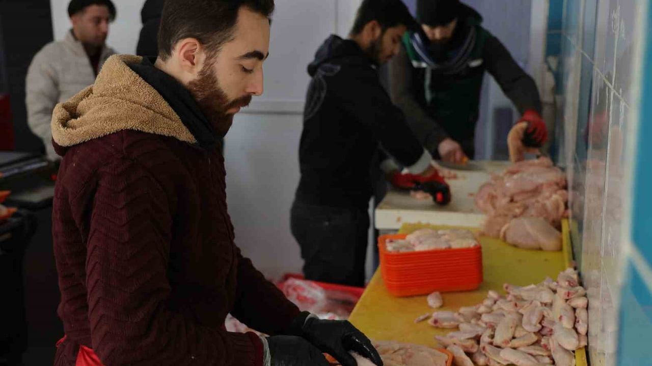 Adana'da Tavuk Fiyatları Sabit Kalıyor