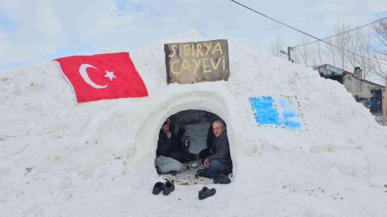 Adilcevaz'da Kardan Çay Evi Açıldı