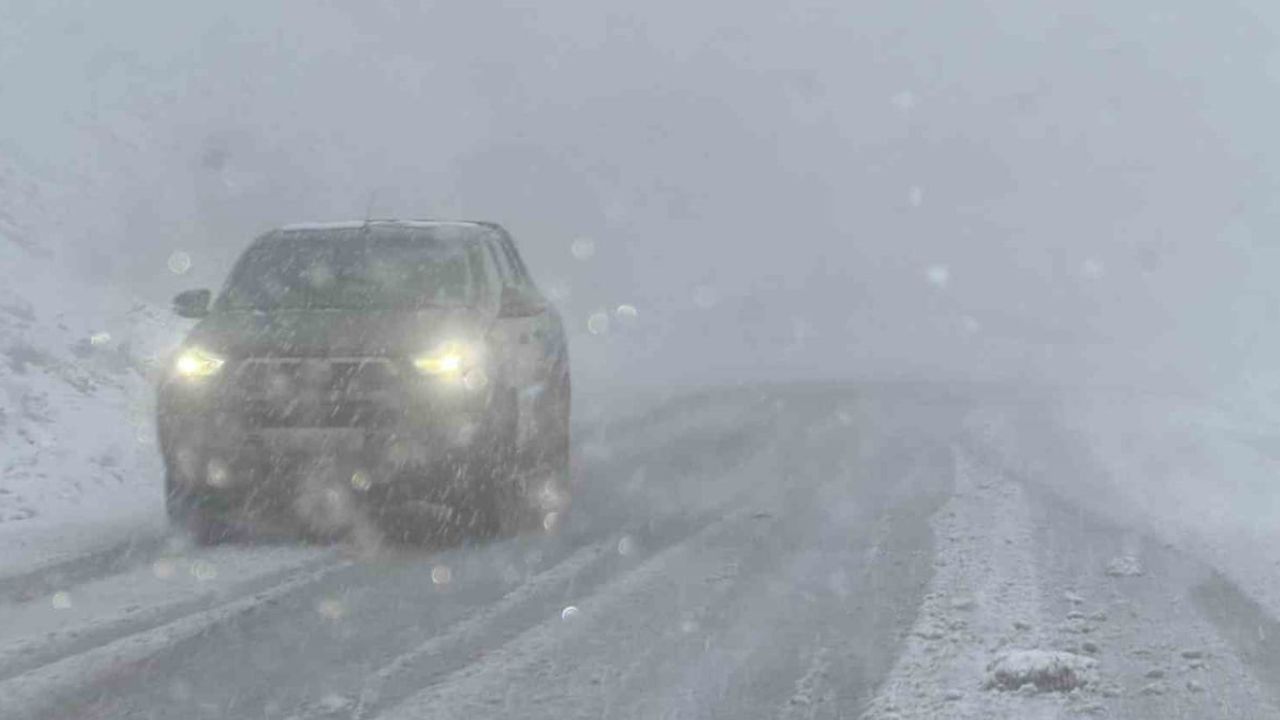 Adıyaman'da Görüş Mesafesi Düştü: Sis Sürücülere Zor Anlar Yaşattı