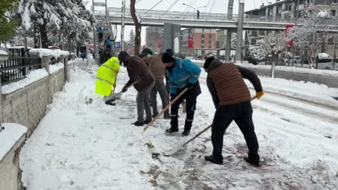 Adıyaman'da Kar Temizleme Çalışmaları Başladı