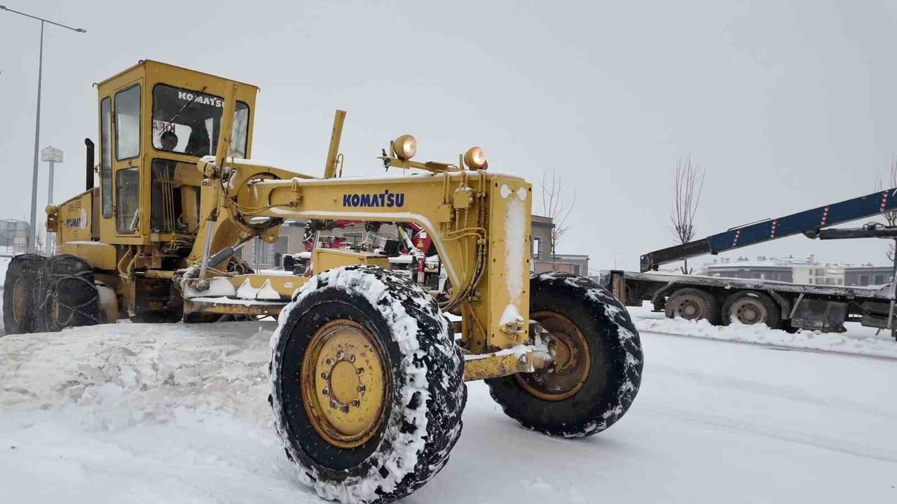 Adıyaman'da Karla Mücadele Çalışmaları Devam Ediyor