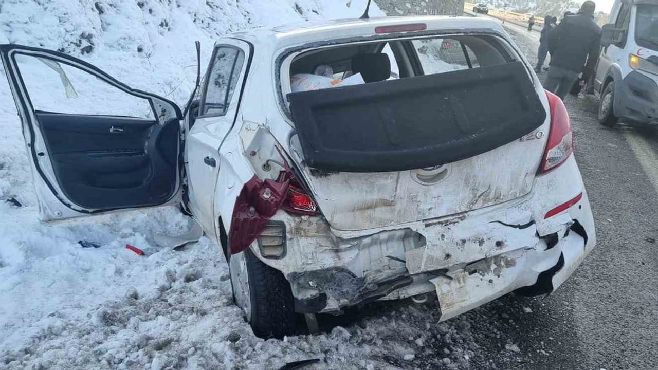 Adıyaman'da Kontrolden Çıkan Araç Kazaya Neden Oldu