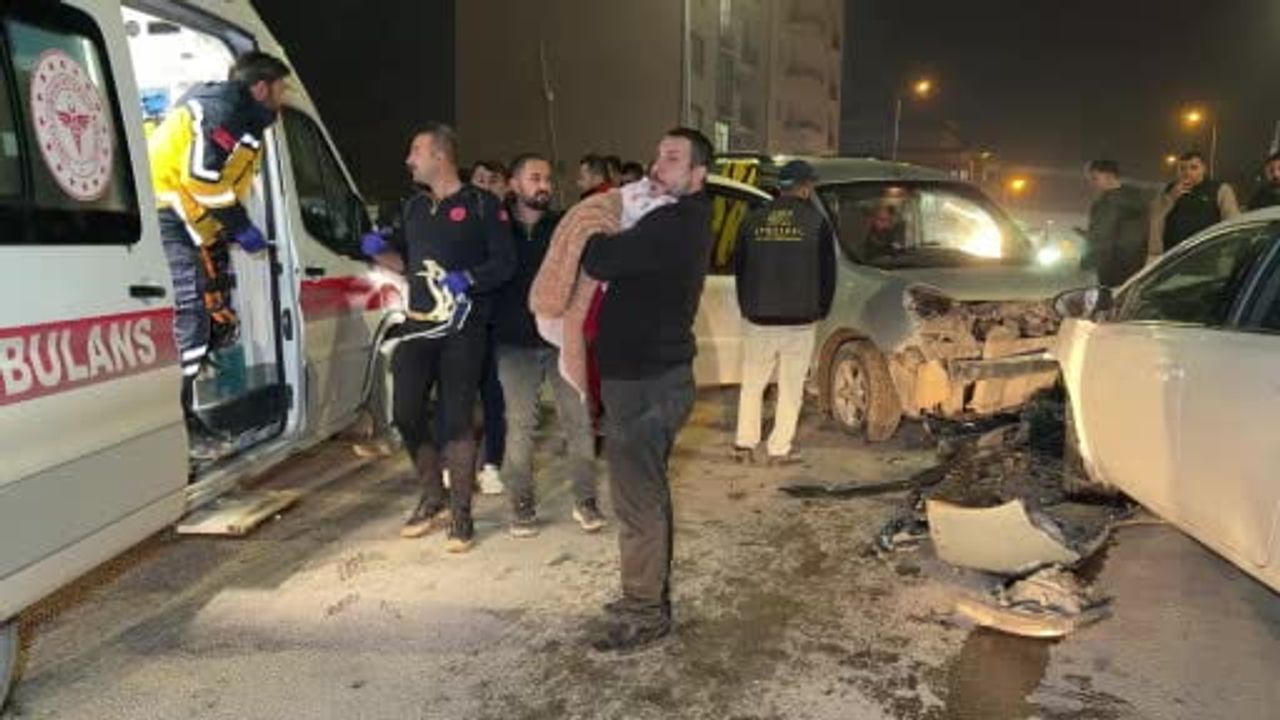 Adıyaman'da Trafik Kazası: 3 Yaralı