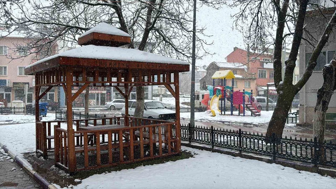 Afyonkarahisar'da Kar Yağışı Başladı