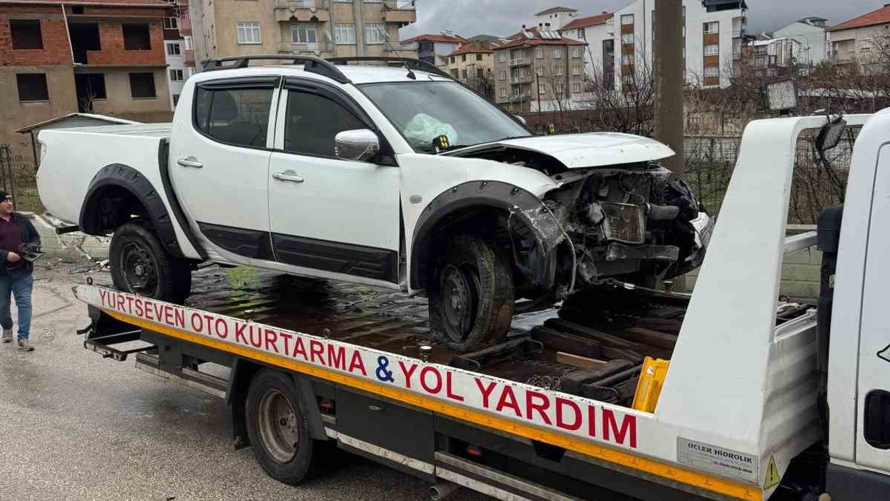 Afyonkarahisar'da Trafik Kazası: 3 Yaralı