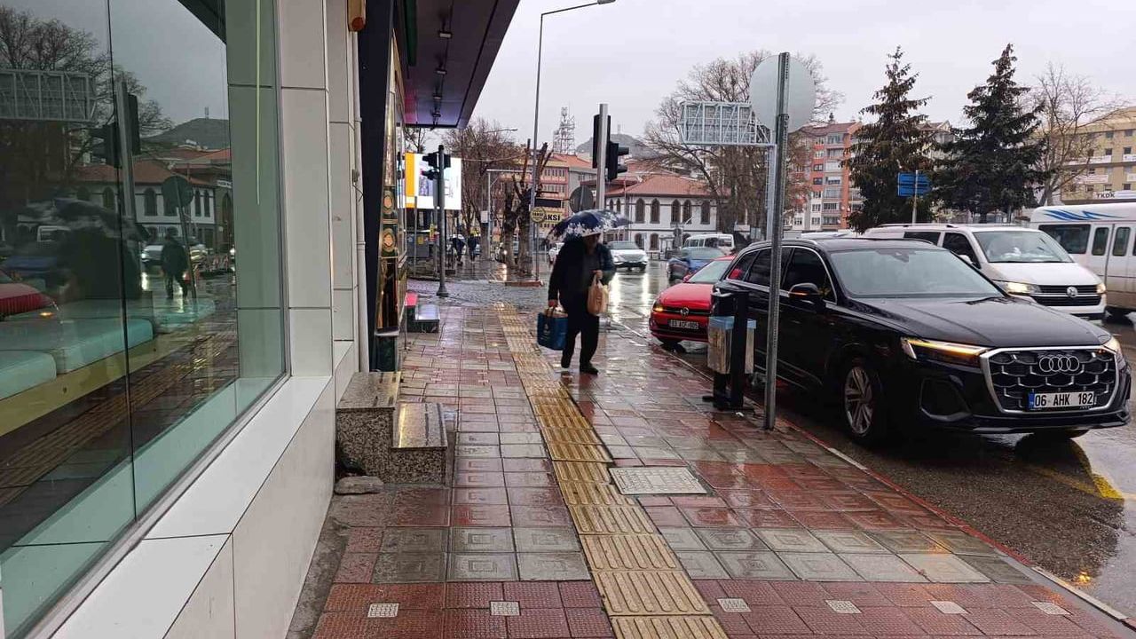 Afyonkarahisar'da Yağmurlu Bir Başlangıç