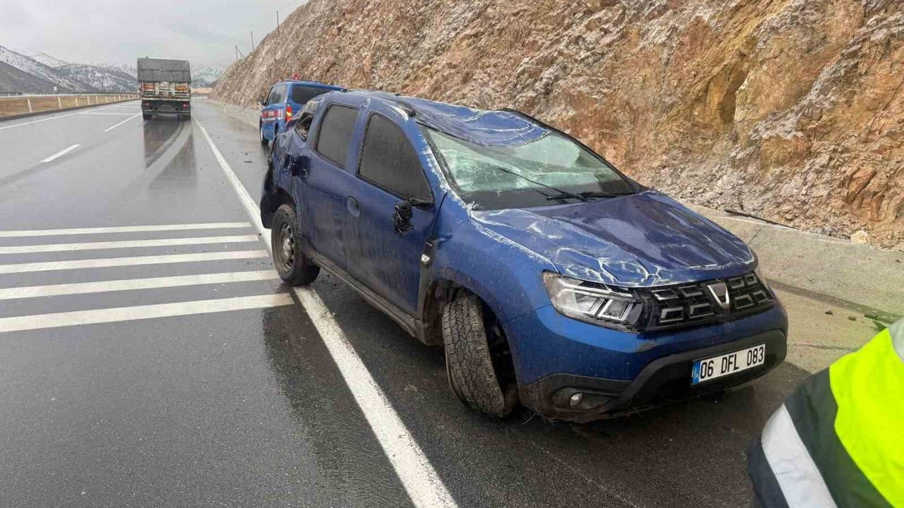 Afyonkarahisar’daki Kaza: Sürücü Şans Eseri Yaralı Kurtuldu