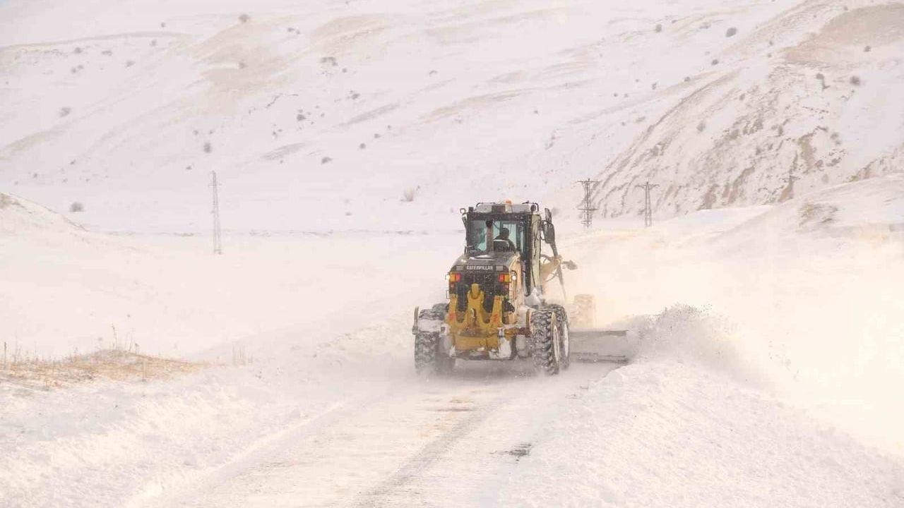 Ağrı'da 110 Köy Yolu Ulaşıma Kapandı