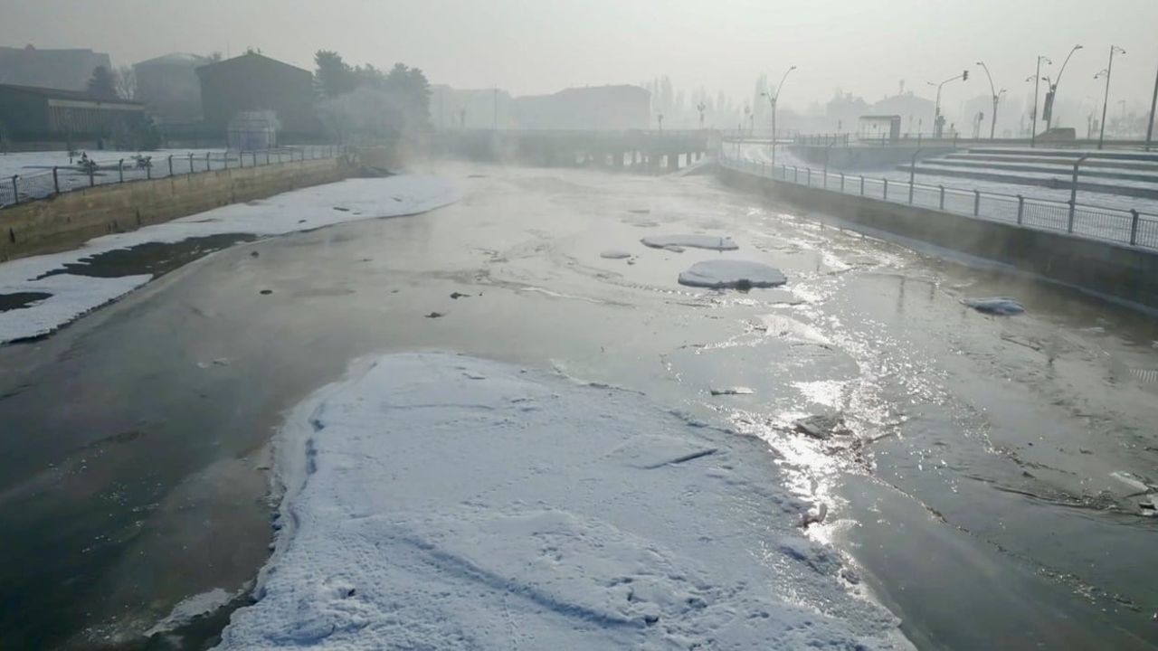 Ağrı'da Dondurucu Hava Etkisini Sürdürüyor