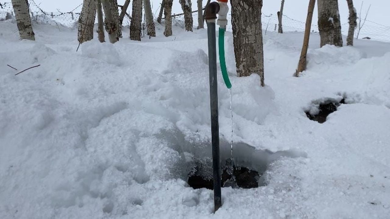 Ağrı'da Dondurucu Soğuklar Devam Ediyor