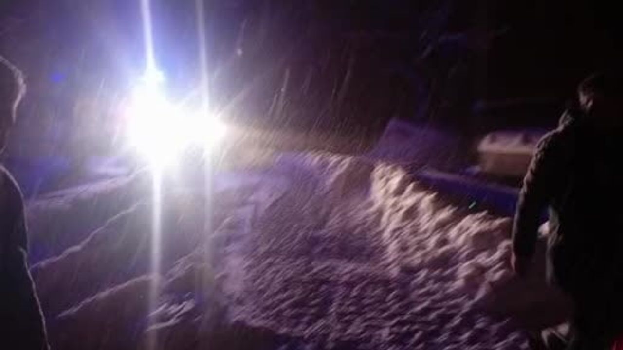 Ağrı'da Kapalı Yol Aşıldı, 72 Yaşındaki Hasta Hastaneye Ulaştırıldı