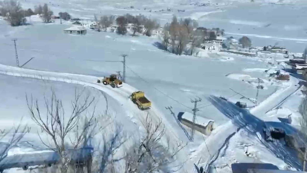 Ağrı'da Köy Yolları Ulaşıma Açılıyor