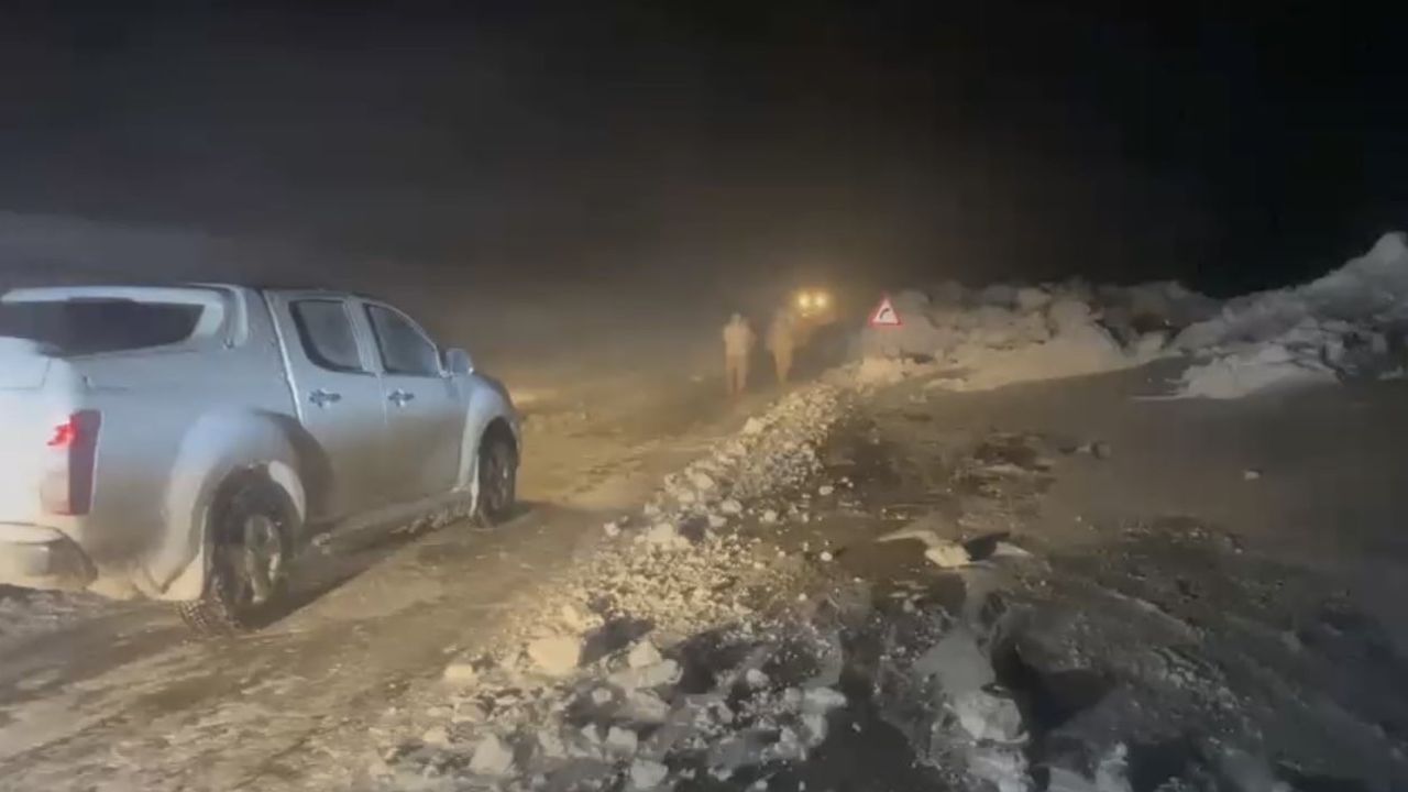 Ağrı’da Tipi Nedeniyle Mahsur Kalan Vatandaşlar Kurtarıldı