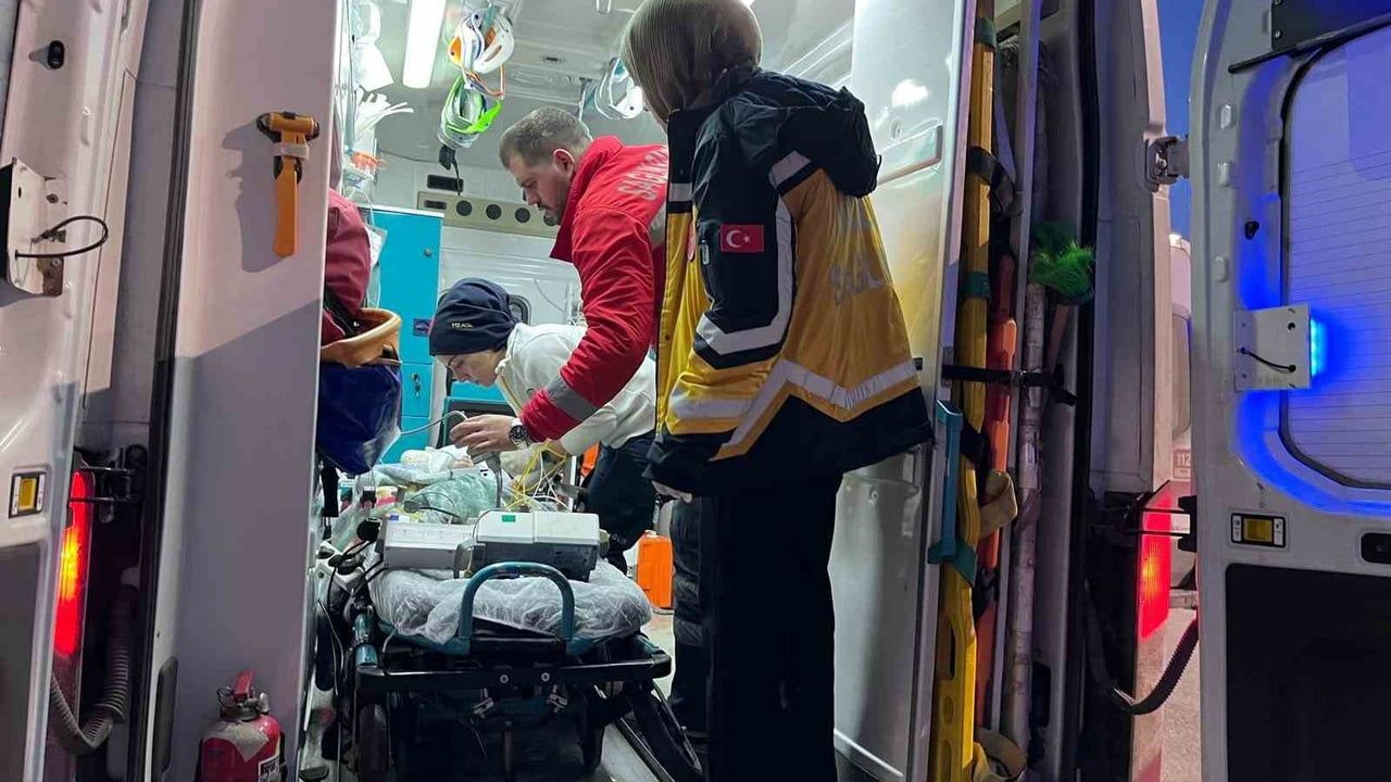 Ağrı'dan Uçak Ambulansla Ankara'ya Sevk Edilen 5 Aylık Bebek