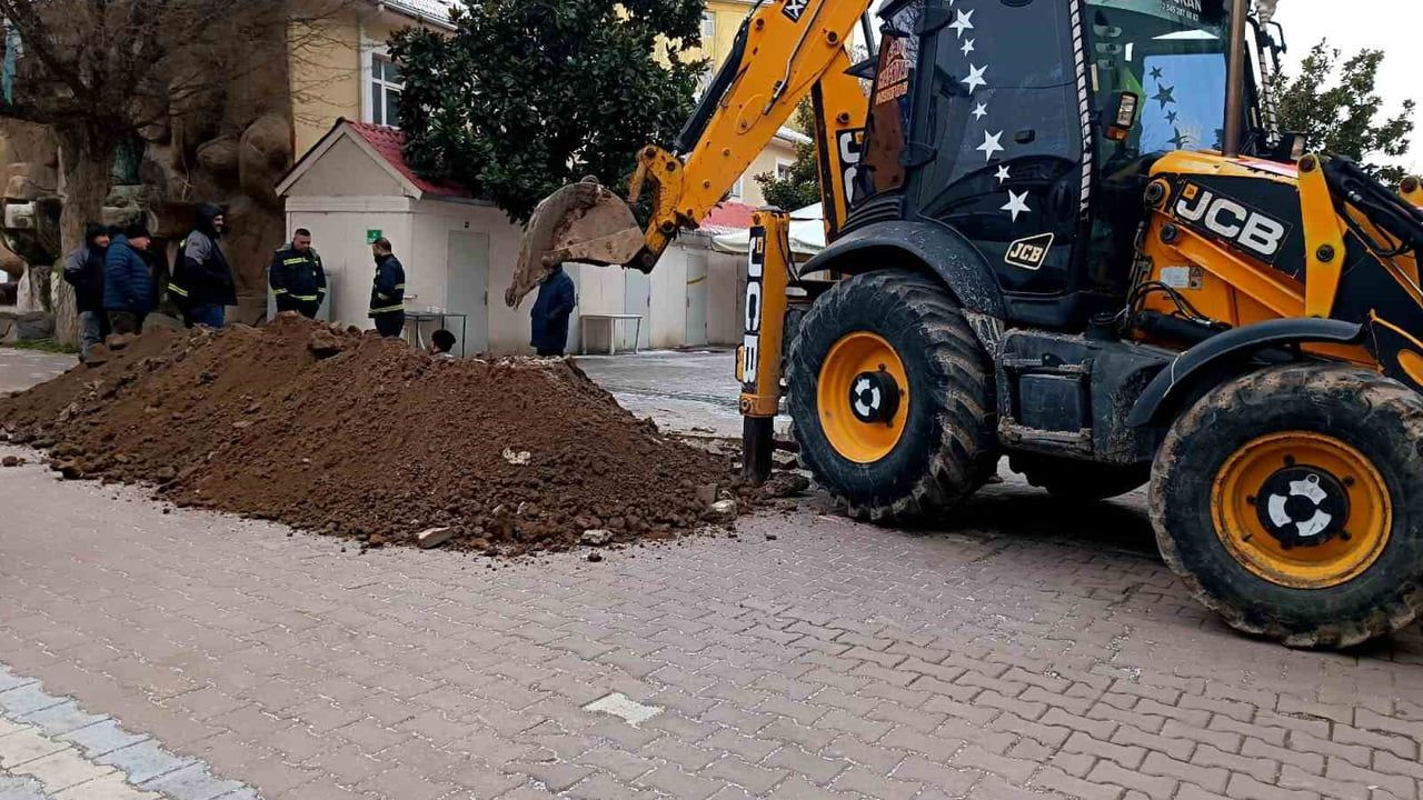 Ahi Çarşısı Elektrik Kesintisi Nedeniyle Karanlığa Gömdü