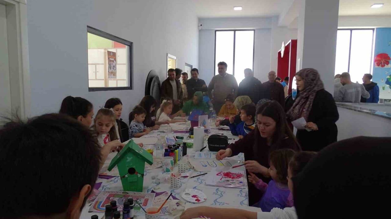 Ailelerle Sanatla Buluşma: Çanta Boyama Etkinliği