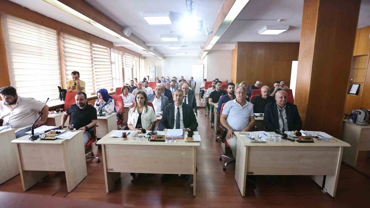 AK Parti'den CHP Lideri Özel'e Açıklama Öncesi Çağrı