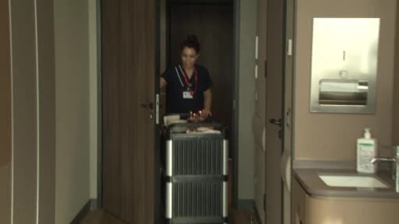 Akalazya ile Mücadele Eden Doktorun Doğum Günü Sevincine Dönüşen Hikayesi