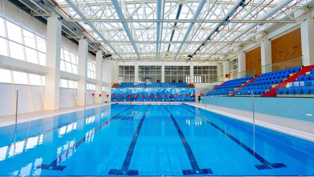 Akçaabat'ta Yarı Olimpik Yüzme Havuzu Açıldı