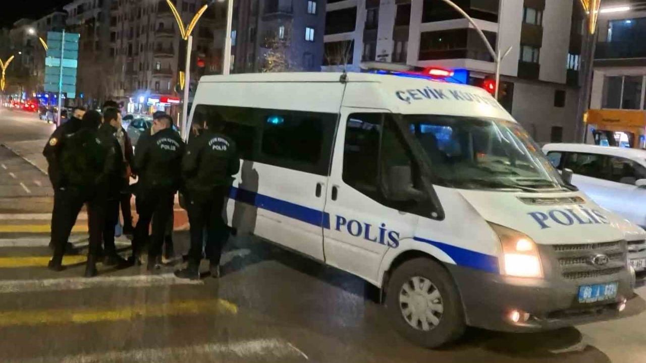 Aksaray'da Bıçaklama Olayı: Genç Kurtuldu