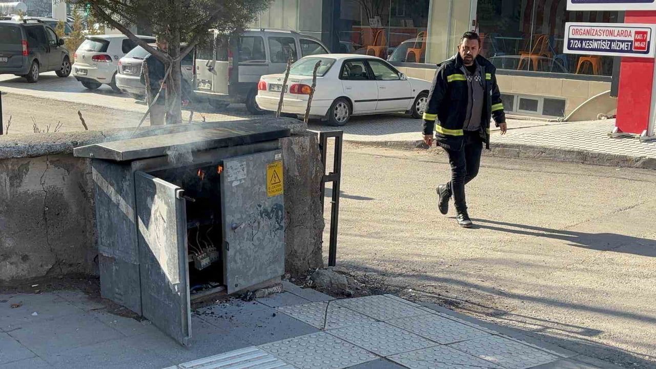 Aksaray'da Elektrik Panosunda Yangın