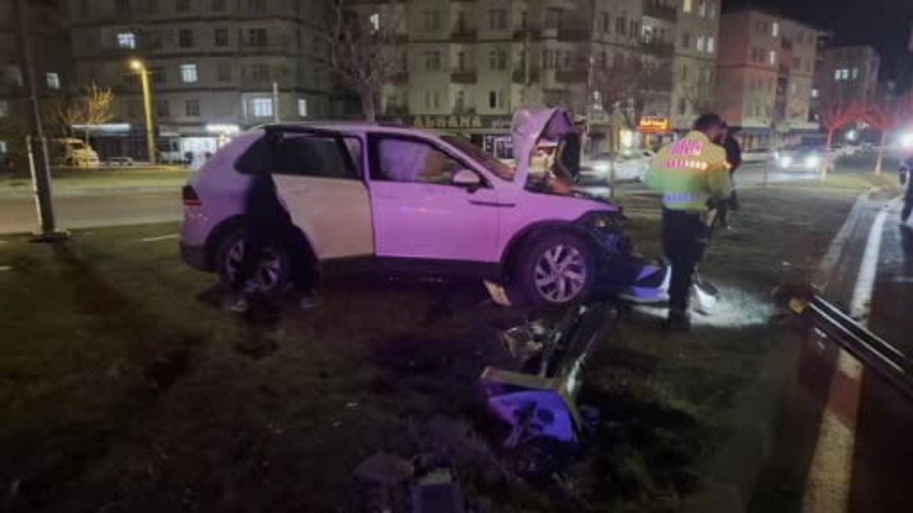 Aksaray'da Kontrolden Çıkan Araçta Yangın Çıktı