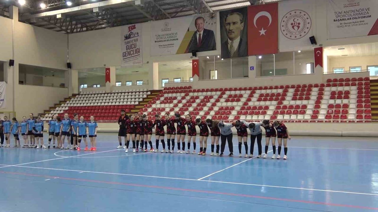 Aksaray'ın Üçüz Hentbolcuları Şampiyonada Dikkat Çekiyor