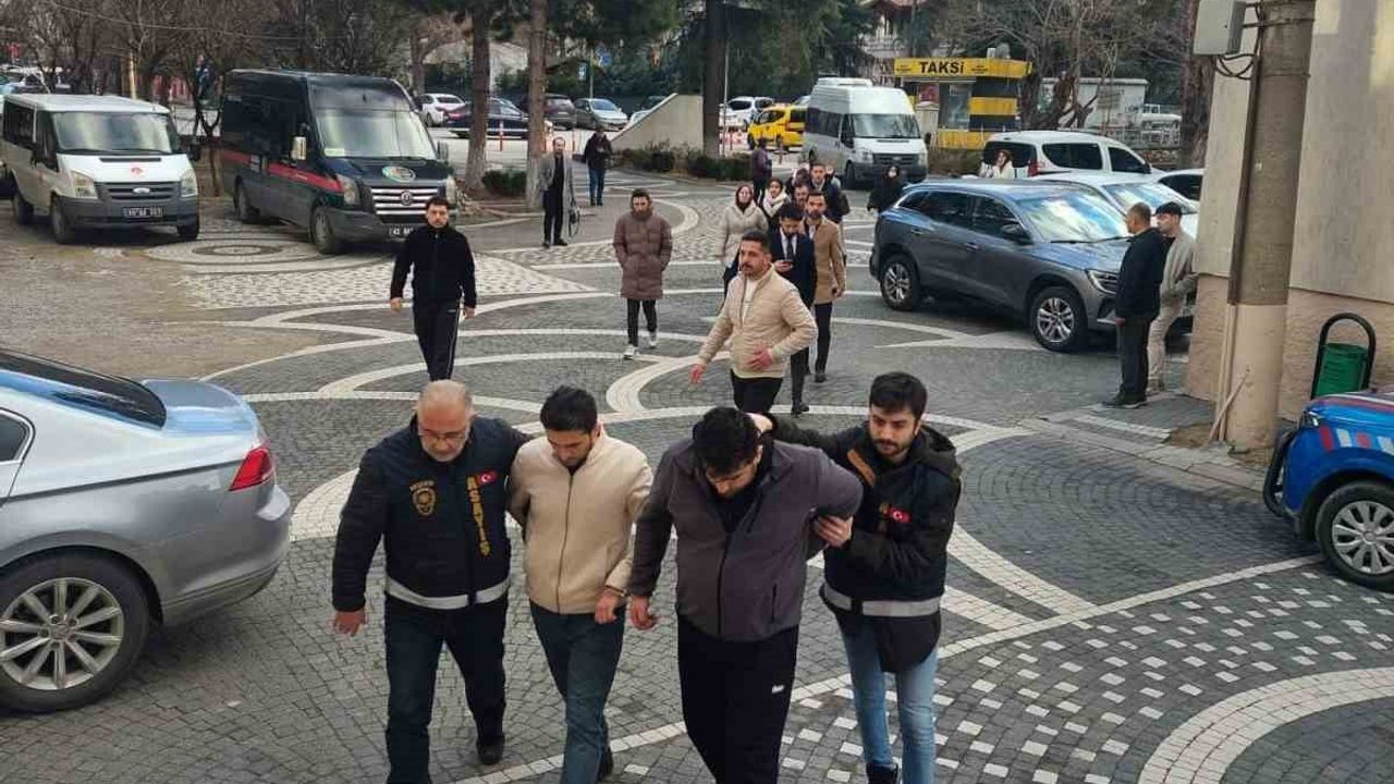 Akşehir'de Silah Kaçakçılığı Operasyonu: Altı Kişi Tutuklandı