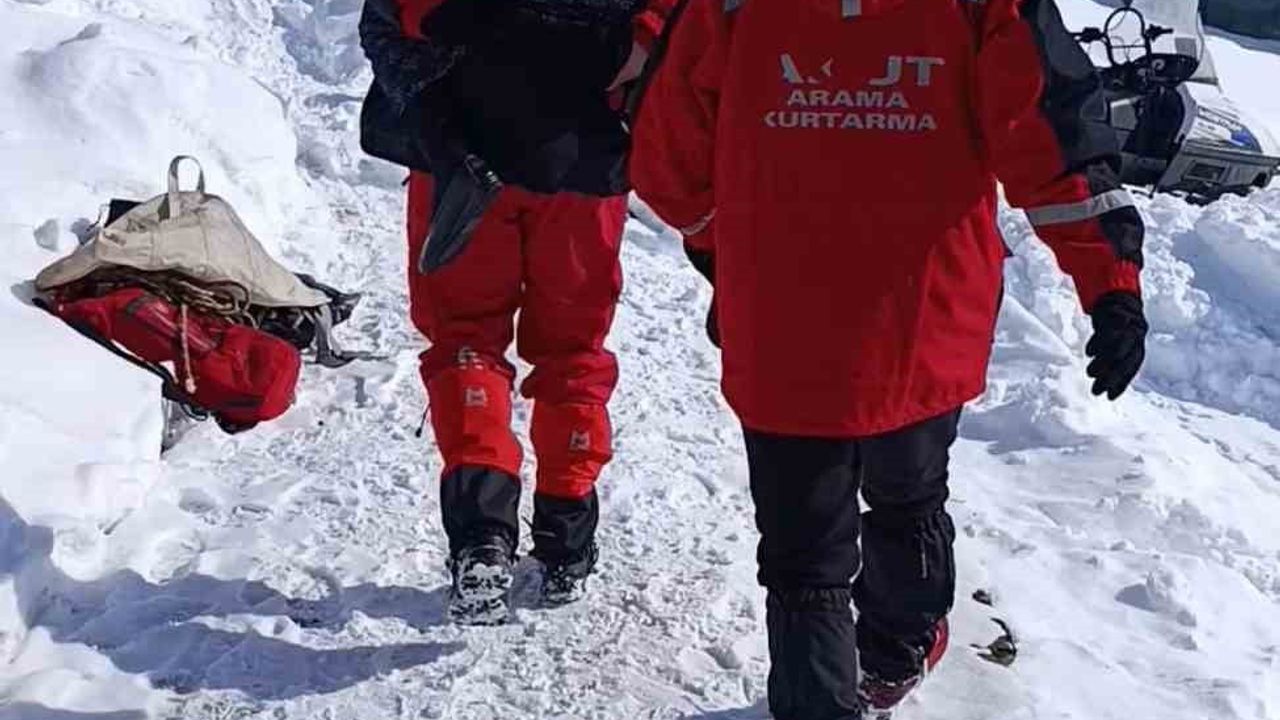 AKUT Bingöl Ekibinden Zorlu Hastaya Kurtarma Operasyonu