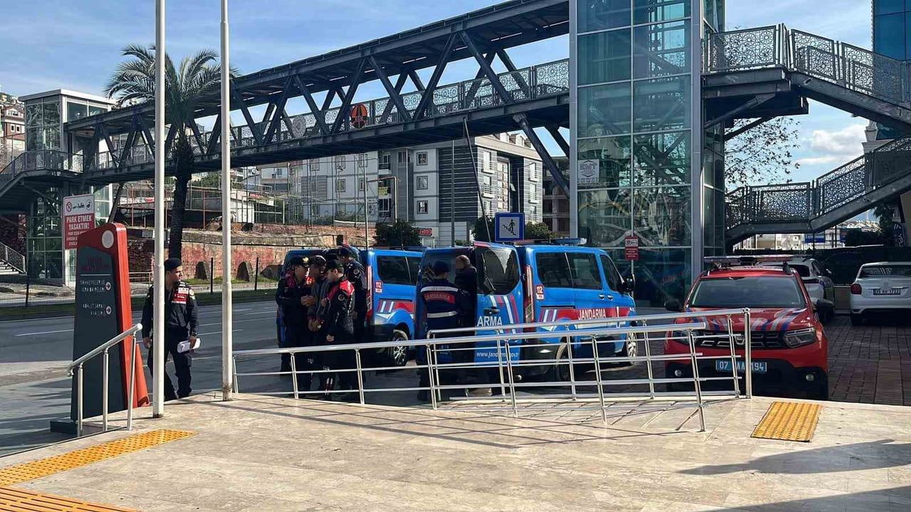 Alanya'da Avokado Hırsızlığı Şüphelilerine Adli Kontrol