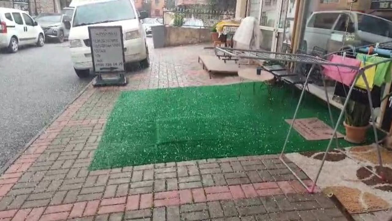 Alanya'da Doluyla Buluşan Sağanak Yağış